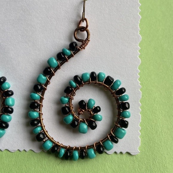 Handmade Spiral Wrapped Hoop Earring Black Turquoise Beads Copper Wire - Picture 2 of 3
